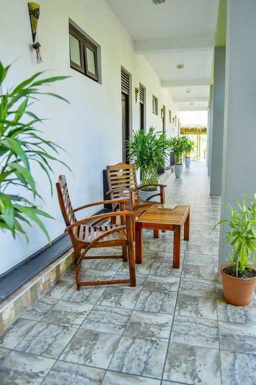 Hotel Ancient Village Полонарува Екстериор снимка