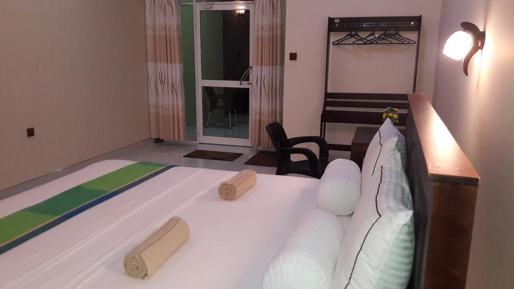 Hotel Ancient Village Полонарува Екстериор снимка