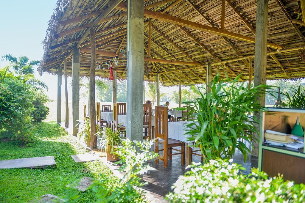 Hotel Ancient Village Полонарува Екстериор снимка